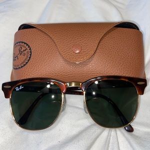 SOLD! Ray-Ban Clubmaster Classic